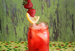 Fresh Strawberry Lemonade by the Glass