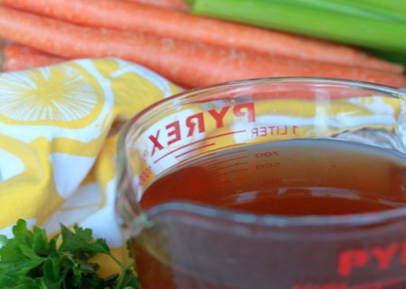 Easy Vegetable Broth from Veggie Scraps