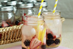 Individual White Berry Lemon Sangrias (Yes, Sangria in a Jar!)