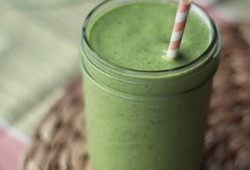 Vegan Mango-Coconut Green Smoothie