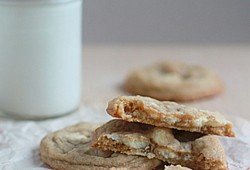 Soft & Chewy White Chocolate Chunk Macadamia Nut Cookies