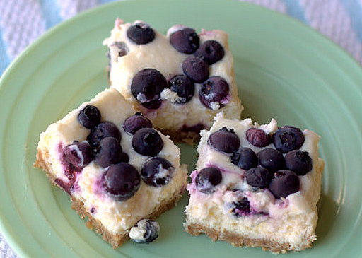 Blueberry lemon cheesecake bars | kitchentreaty.com