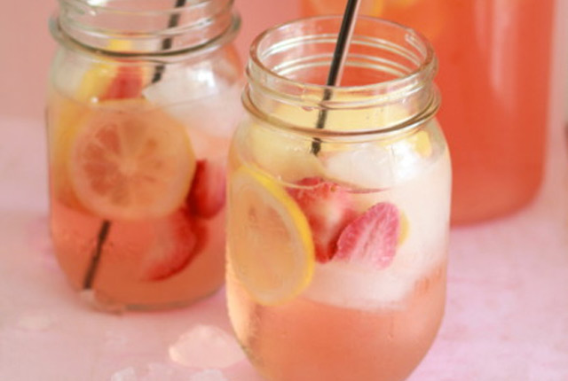 Strawberry Sangria Recipe - Kitchen Treaty