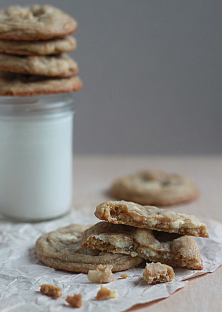 Thick & chewy white chocolate chunk macadamia nut cookies | Kitchen Treaty