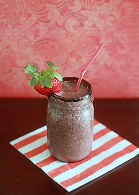 Chocolate strawberry smoothie | Kitchen Treaty