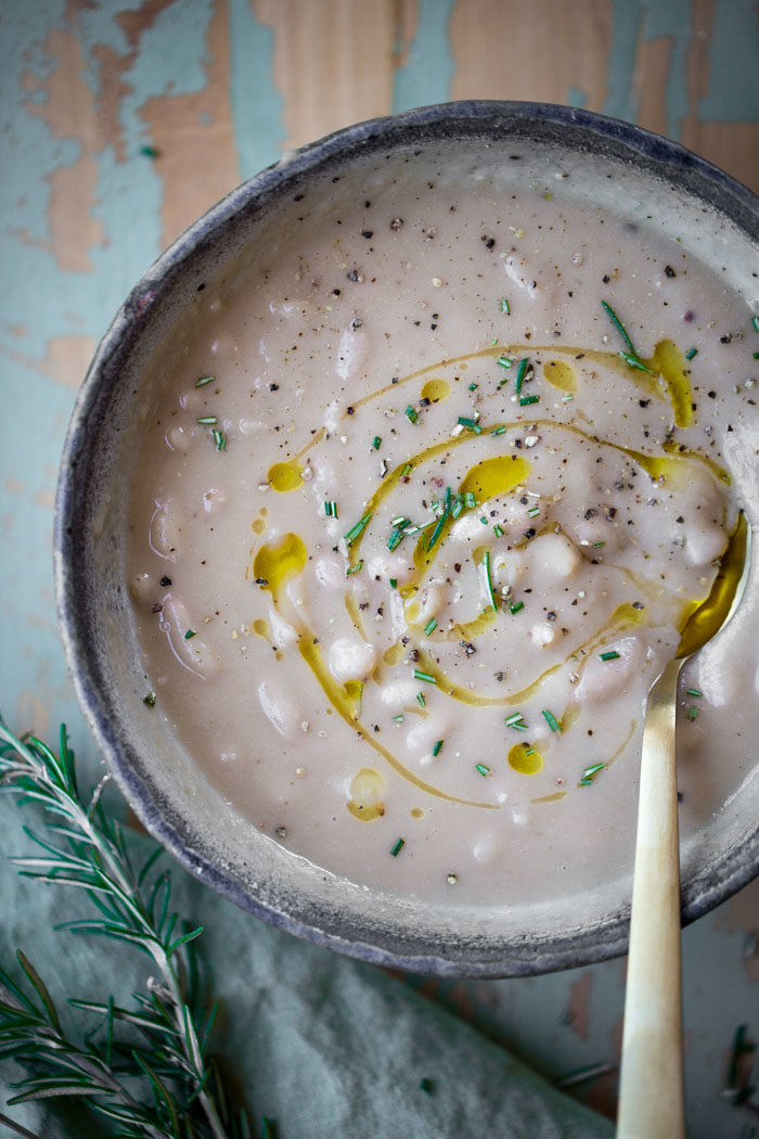 Creamy Tuscan White Bean Soup - It's hearty and light, rustic and elegant, all at the same time. Garlic and rosemary give it that unmistakably Tuscan vibe. Vegetarian with vegan option. 