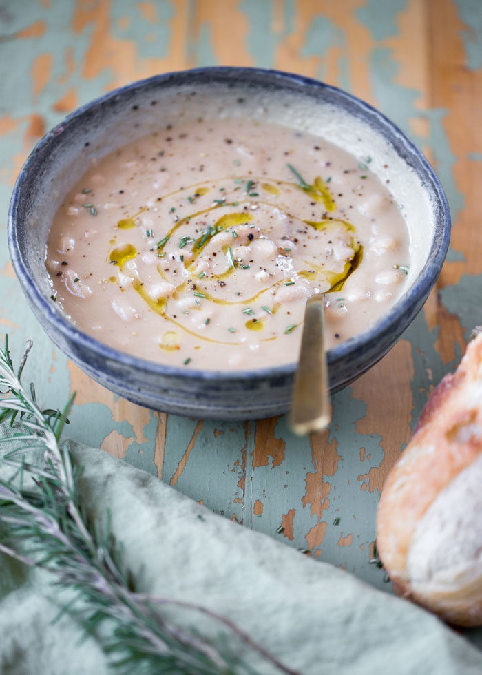 Creamy Tuscan White Bean Soup - It's hearty and light, rustic and elegant, all at the same time. Garlic and rosemary give it that unmistakably Tuscan vibe. Vegetarian with vegan option. 