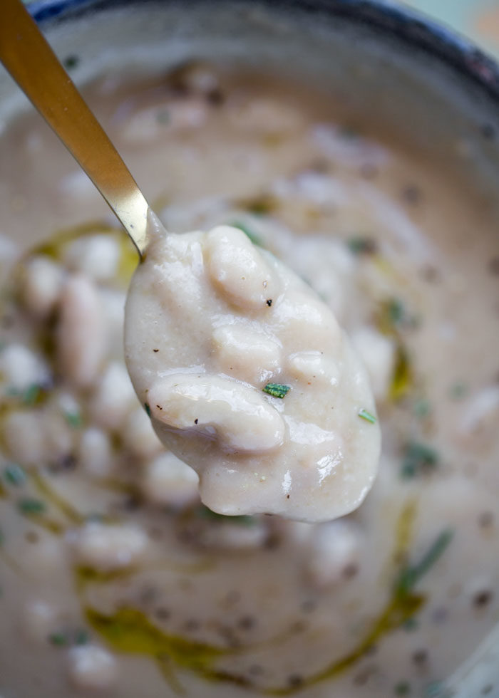 Creamy Tuscan White Bean Soup - It's hearty and light, rustic and elegant, all at the same time. Garlic and rosemary give it that unmistakably Tuscan vibe. Vegetarian with vegan option. 