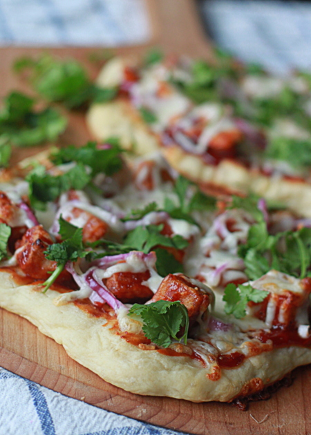 Barbecue tofu pizza with optional chicken substitution | Kitchen Treaty 