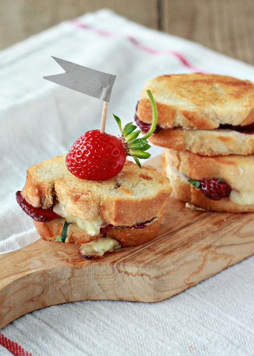 Balsamic Strawberry and Brie Grilled Cheese Sliders | Kitchen Treaty