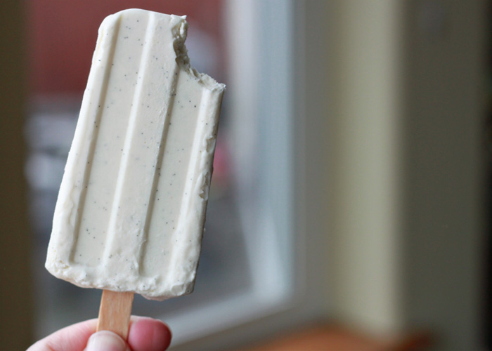 Skinny Vanilla Bean Cheesecake Popsicles {only 128 calories a pop!} | Kitchen Treaty