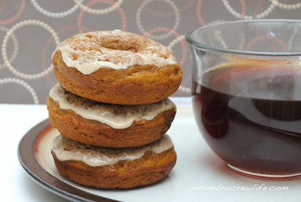 Pumpkin Caramel Latte Donuts from Inside Bru Crew Life // 45 Glorious Pumpkin Breakfast Recipes | Kitchen Treaty