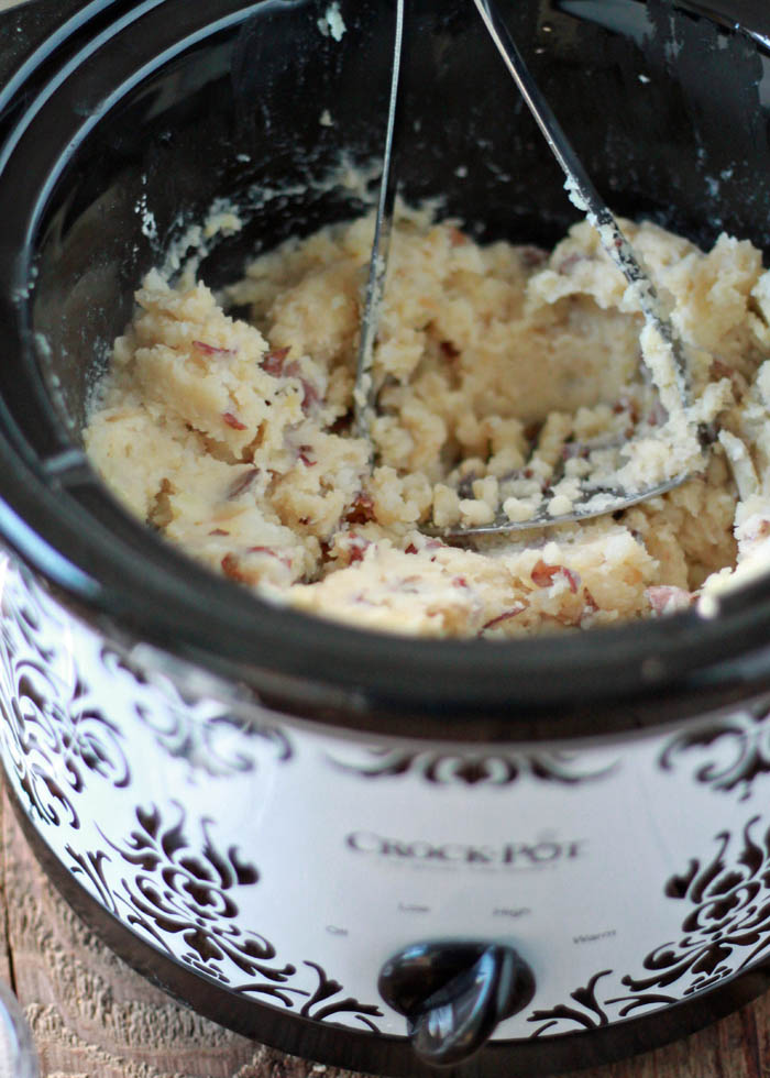 Unbelievably Easy Crock Pot Garlic Mashed Potatoes | Kitchen Treaty