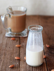 How to make thick, rich, and creamy almond milk coffee creamer | kitchentreaty.com