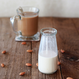 How to make thick, rich, and creamy almond milk coffee creamer | kitchentreaty.com