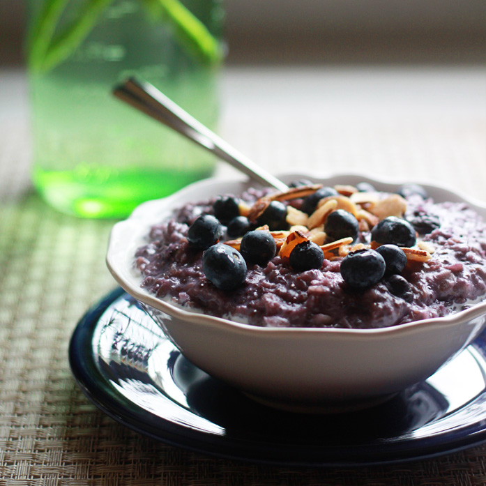Blueberries and Cream Oatmeal (a.k.a. Purple Oatmeal) + 3 Tips For the Creamiest Oatmeal