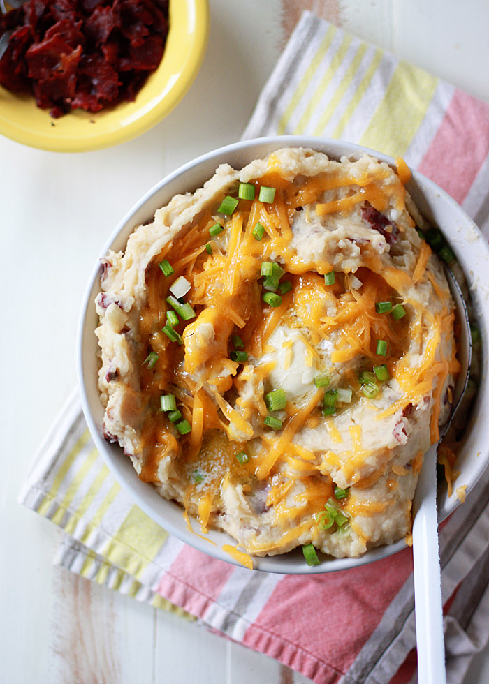 Slow Cooker Loaded Mashed Potatoes (with optional bacon for the carnivores) - A seriously easy, cheesy Crock Pot mashed potato recipe. 
