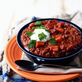 Slow Cooker Quinoa, Sweet Potato, & Black Bean Chili - a protein-rich (and very tasty) vegetarian chili recipe