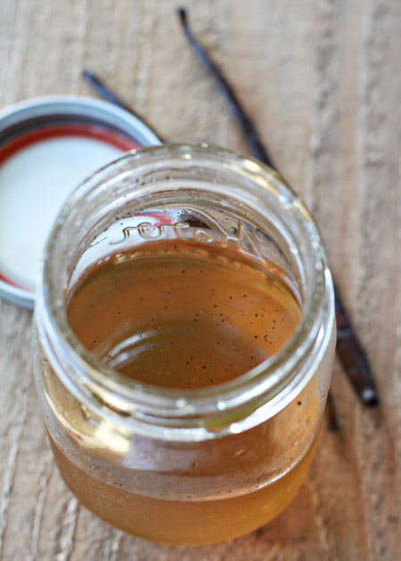 5 DIY Coffee Syrup Recipes (Perfect for Last-Minute Gifting!) - Vanilla Coffee Syrup