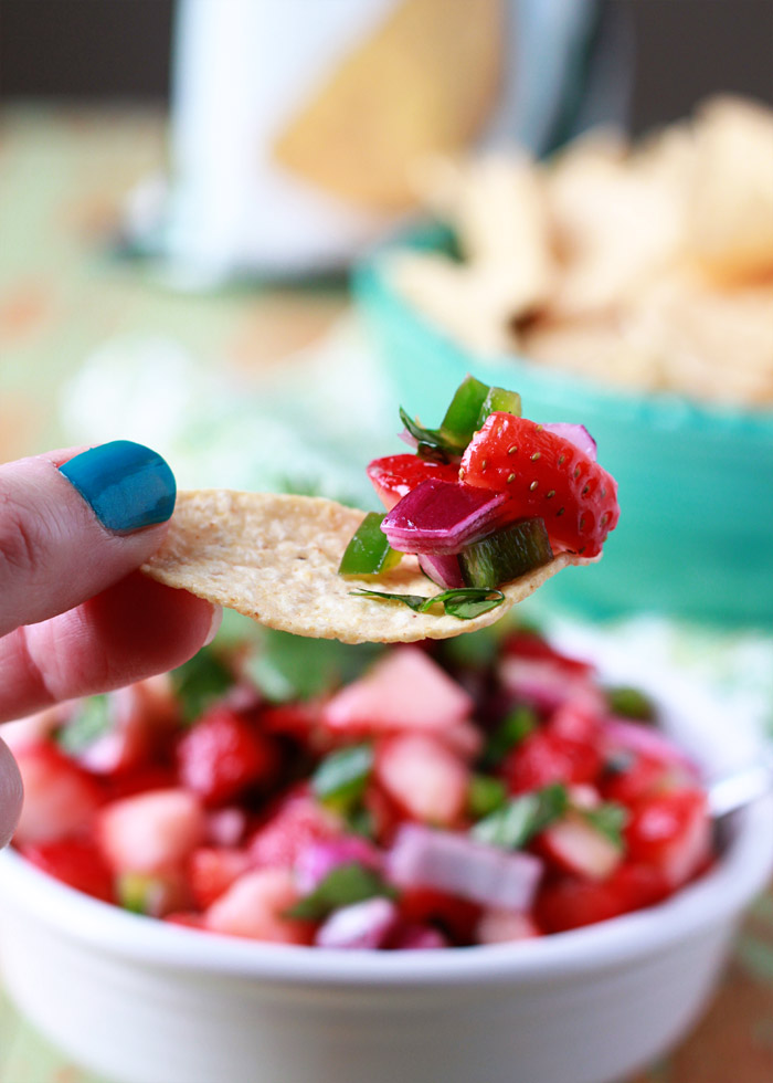 Strawberry Jalapeno Salsa - only 5 ingredients for the perfect summer fruit salsa recipe!