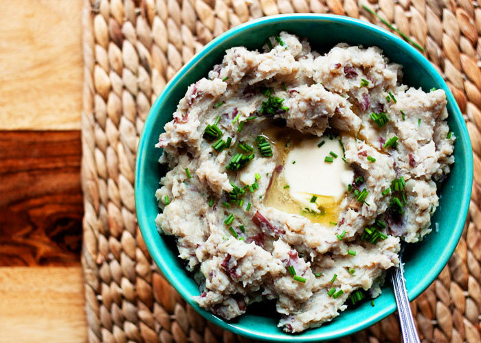 vegan-slow-cooker-mashed-potatoes-with-garlic-and-chives7