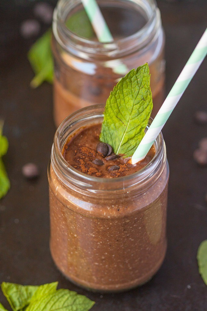 23 Dairy-Free Smoothies that Taste Like Milkshakes - Healthy Peppermint Patty Smoothie from The Big Man's World