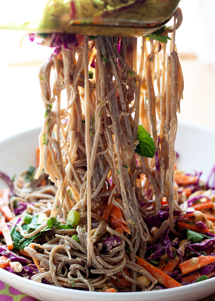 Creamy Cashew Soba Noodles - Buckwheat soba noodles make for a surprisingly high-protein base in this hearty bowl of goodness. Vegetarian, vegan, gluten-free 