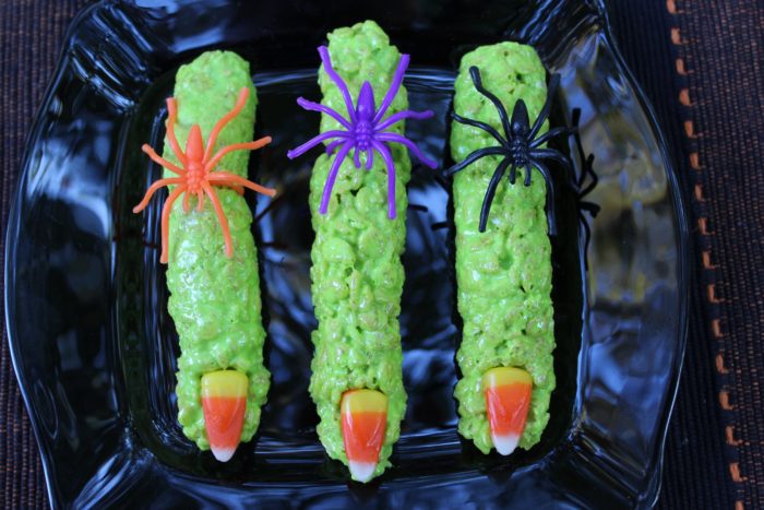 Come hither, my pretties! Here are 10 Witch Finger Snack Ideas - enough to count on both hands. Breadsticks, cookies, candy pretzels, and more including these Rice Crispie Witch Fingers from @tinaverrelli. #witchesfingers #halloweensnacks #halloween