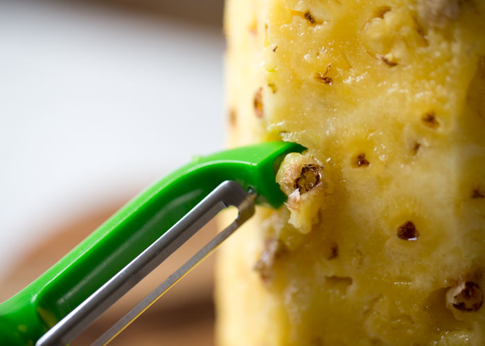 How to Make a Dried Pineapple Flower Garnish for Cupcakes or Cakes