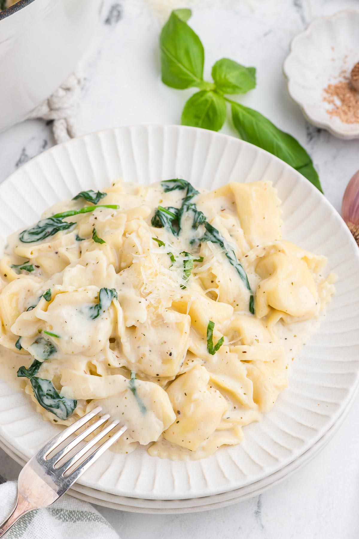Un bol de tortellinis Alfredo crémeux 9 one pot tortellini alfredo 23