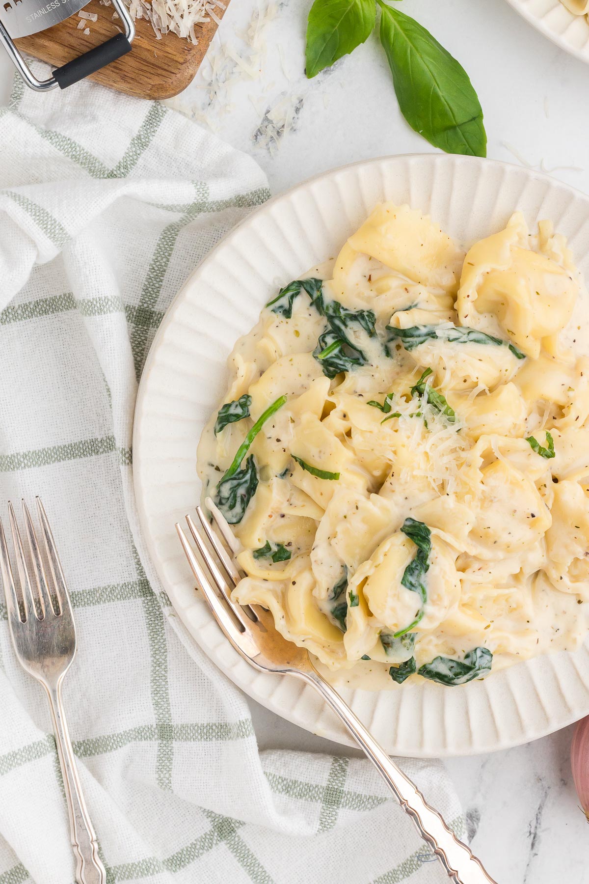 Un bol de tortellinis Alfredo crémeux 5 one pot tortellini alfredo 27