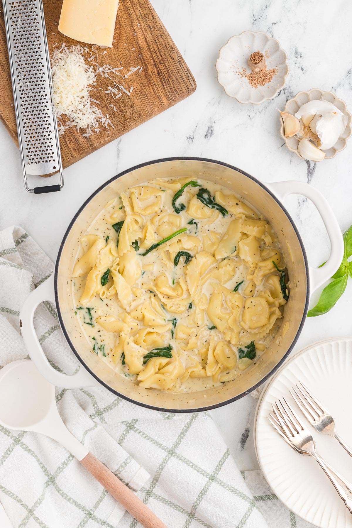Un bol de tortellinis Alfredo crémeux 26 one pot tortellini alfredo 6 1