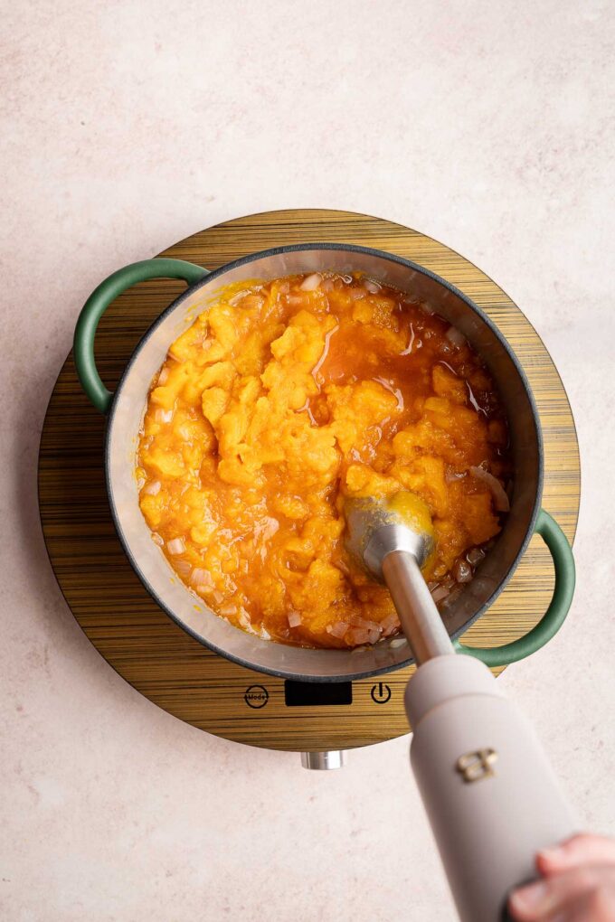 pureeing butternut squash soup